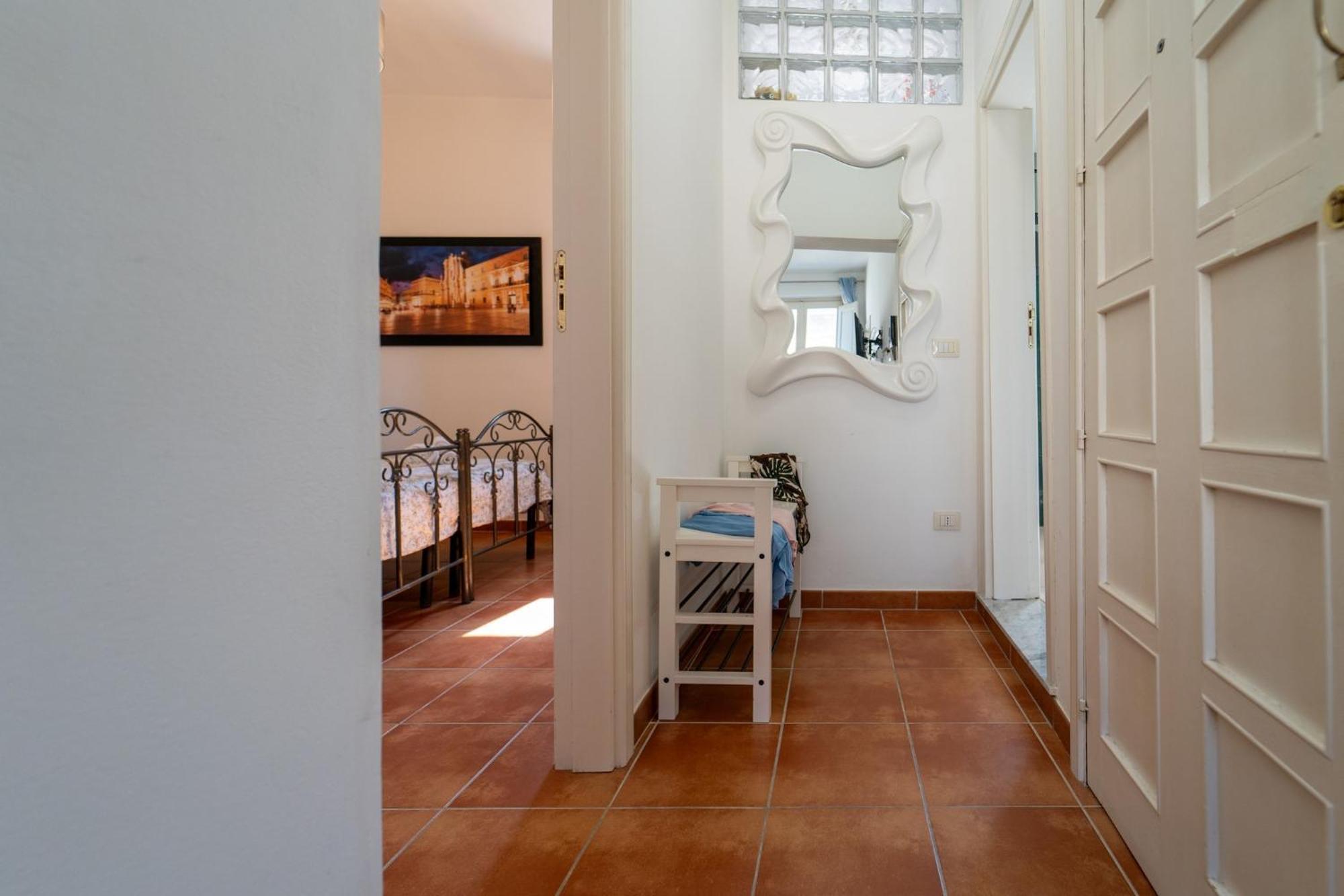 La Casa Dei Mori - Ortigia Central Apartment Сиракуза Екстериор снимка