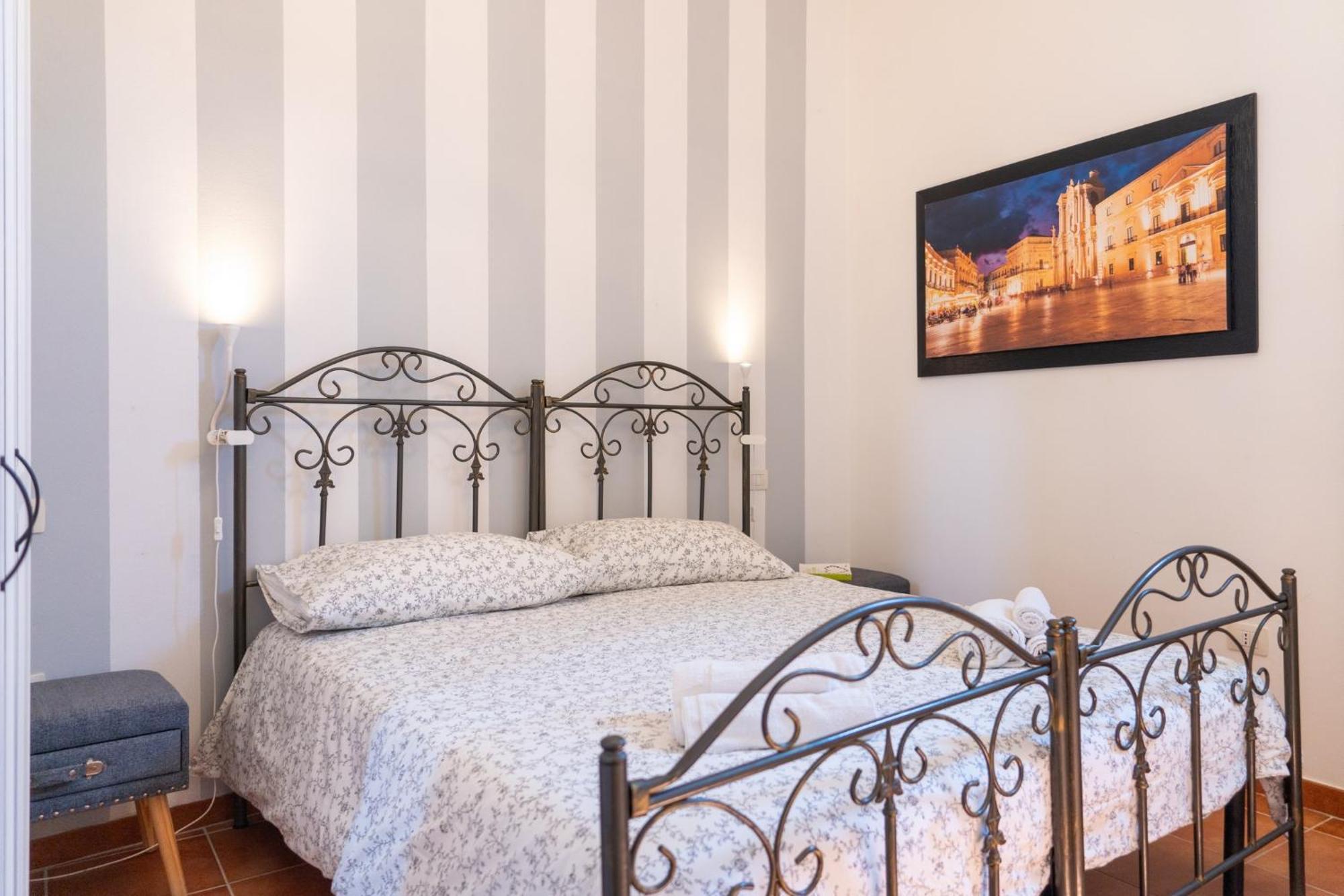 La Casa Dei Mori - Ortigia Central Apartment Сиракуза Екстериор снимка