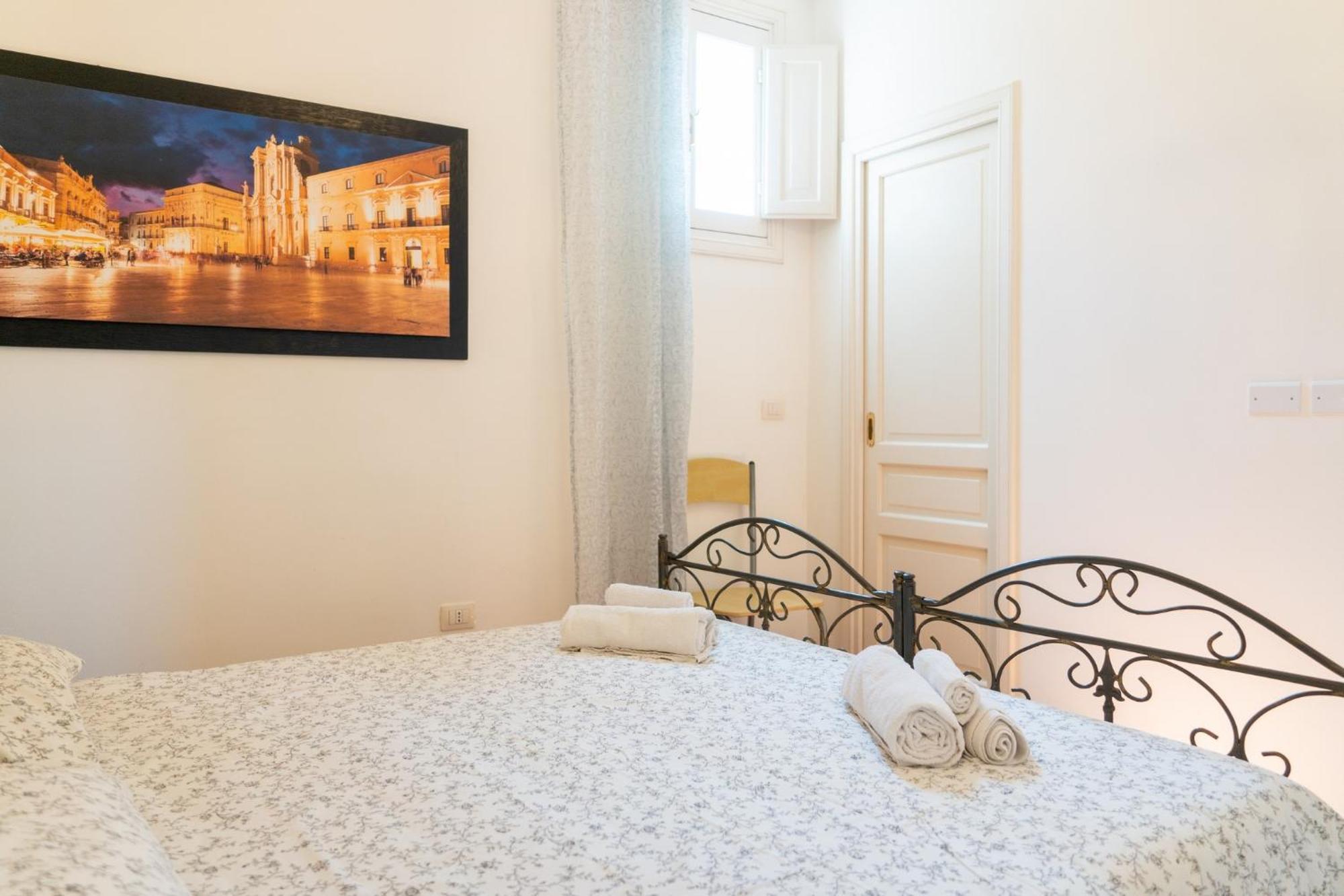 La Casa Dei Mori - Ortigia Central Apartment Сиракуза Екстериор снимка
